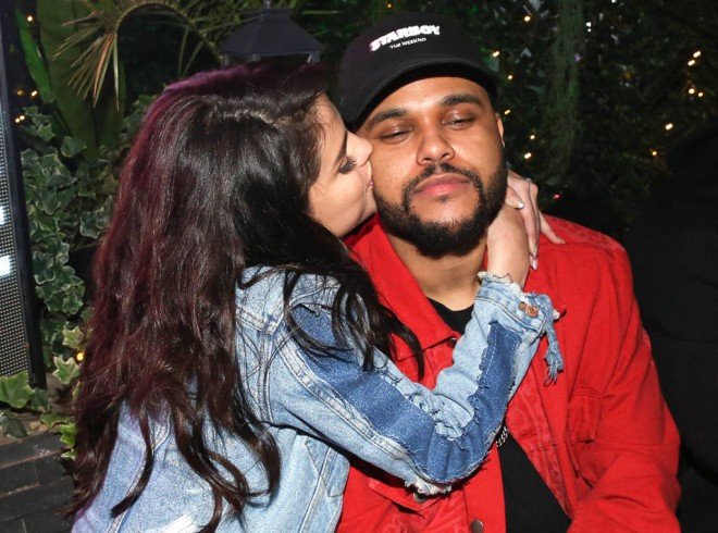 Bellanın olduğu məkanda Selena “The Weeknd”i öpdü