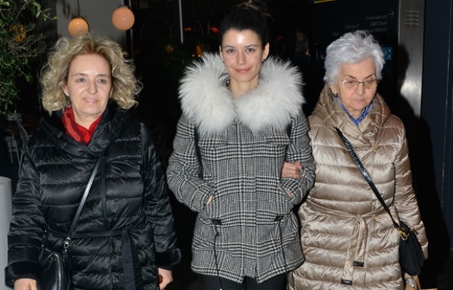 Beren Saatın anası və nənəsi