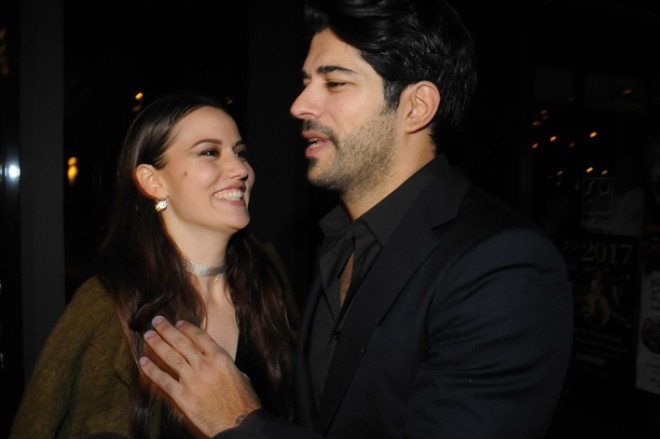 Fahriye Evcen "fotoşop"la ayaqlarını uzatdığını etiraf etdi