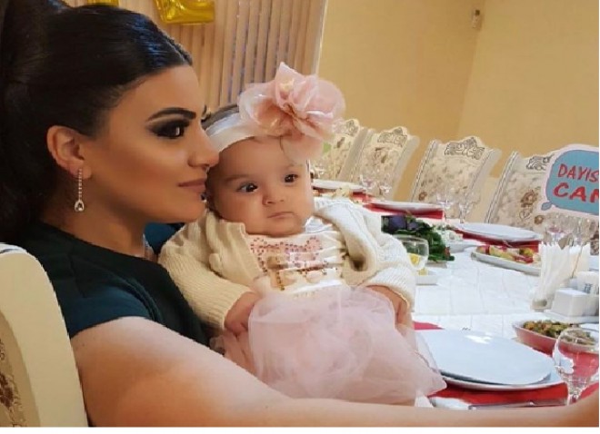 Müğənni qızının 4 ayını qeyd edir