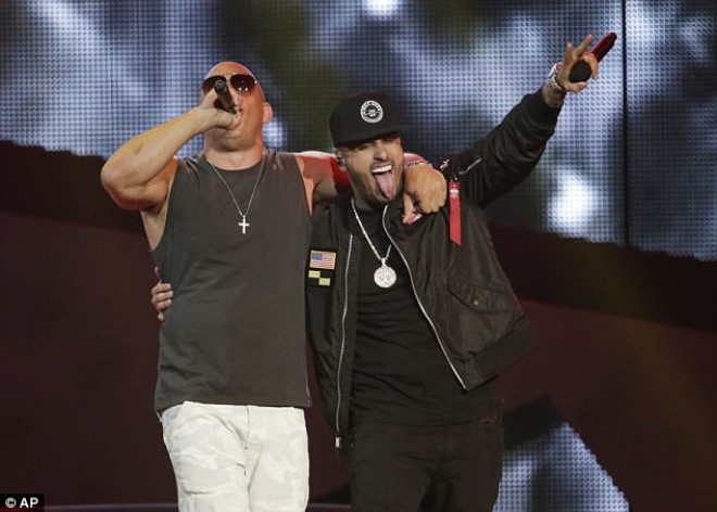 Məşhur aktyor rep oxudu - video