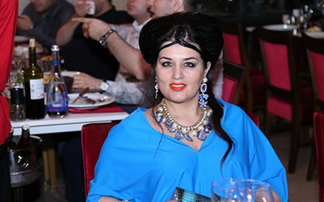 Elza arxiv fotosunu paylaşdı