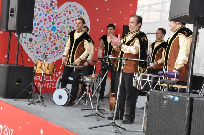 Məşhurlar Bakı Şopinq Festivalına axın etdi - fotolar