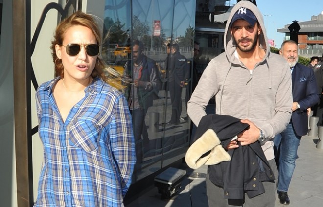 "Kiralık aşk"ın aktyoru evindən pərəstişkarlarına görə köçüb