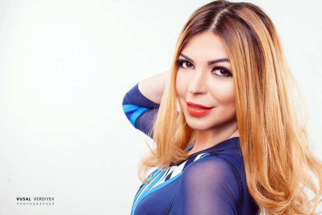 Aparıcı Zümrüd Qasımova: “Heç vaxt əlimi buraxma" - video