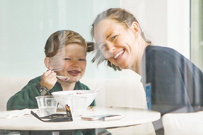 Cennifer oğlu ilə paparatsilərin hədəfində - fotolar