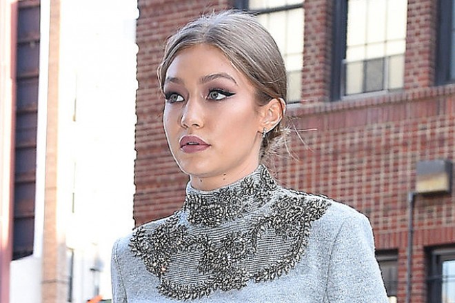 Cici Hadidin 4 min dollarlıq kostyumu - fotolar