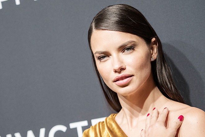 Adriana Lima ziyafətdə - fotolar