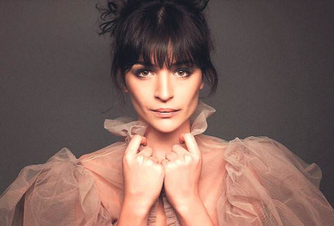 &nbsp;“Anne” serialının aktrisasının uşaqlıq fotosu