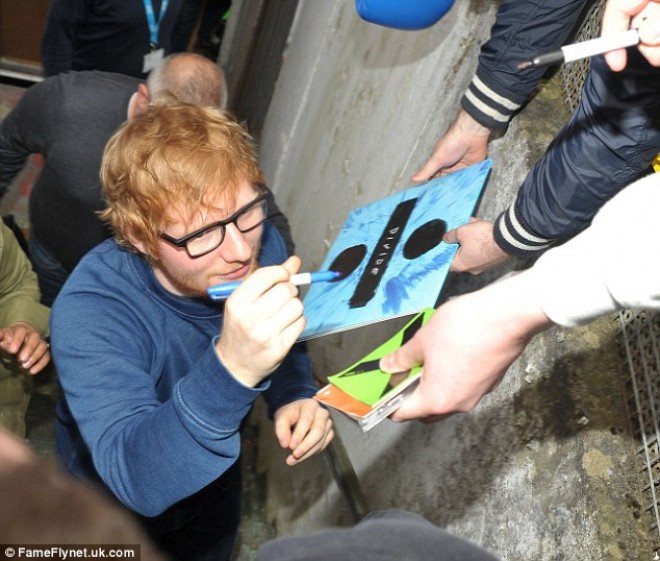 Ed Şeranın klip çəkilişində insan axını&nbsp;