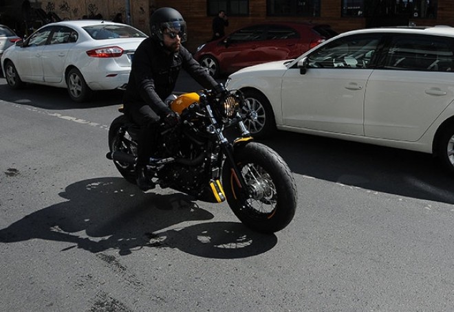 Kadir Doğulu qaydaları pozdu