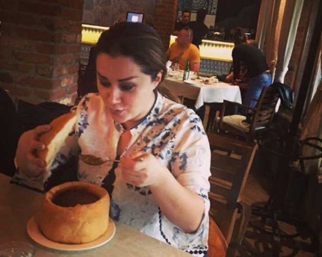 Xatirə yemək yeyərkən - fotolar