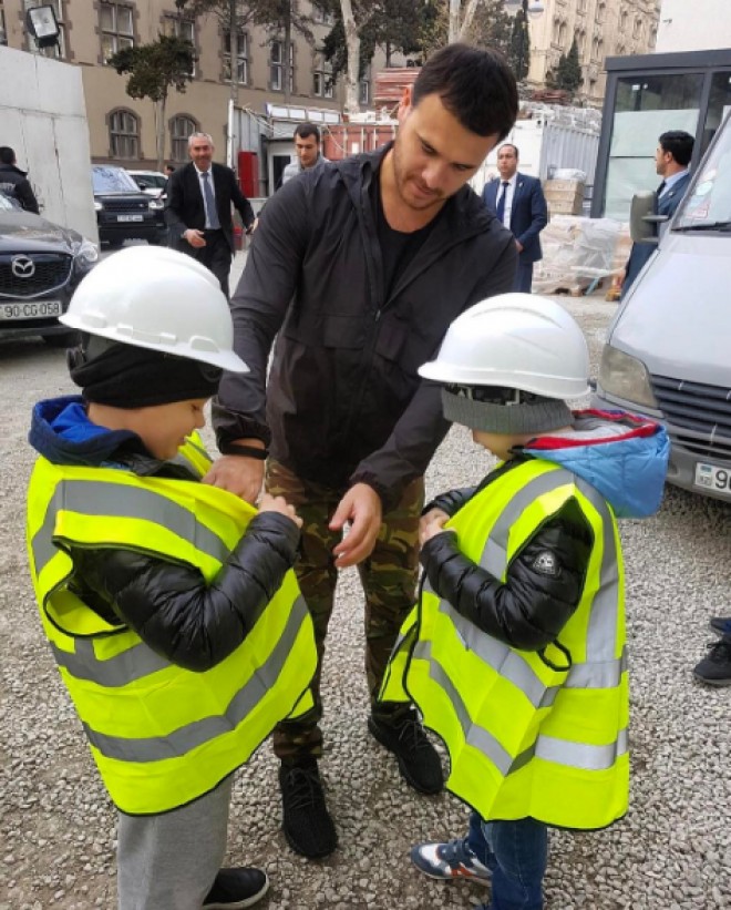 Emin övladları ilə iş başında-foto