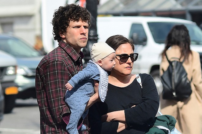 Məşhur cütlük yeni doğulan körpəsi ilə - fotolar