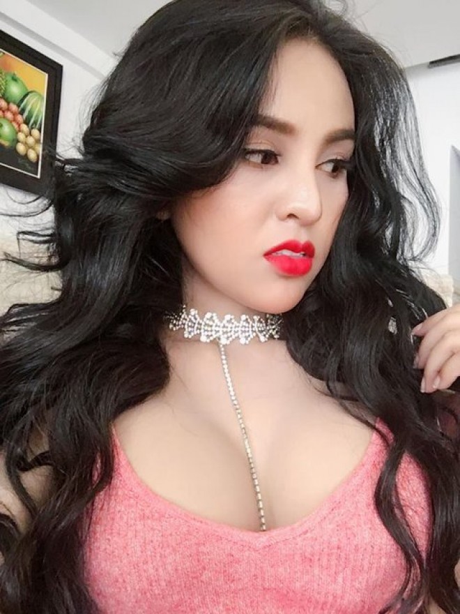 Nazirlik geyiminə görə aktrisaya cəza verdi