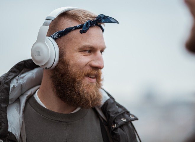 İvan Dorn uzun saqqalını qırxdı - video