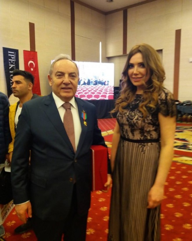 Azərbaycanlı aparıcı Türkiyədə mükafat aldı&nbsp;