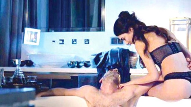 Serialda 3 ayrı qadınla açıq-saçıq səhnələrdə rol aldı