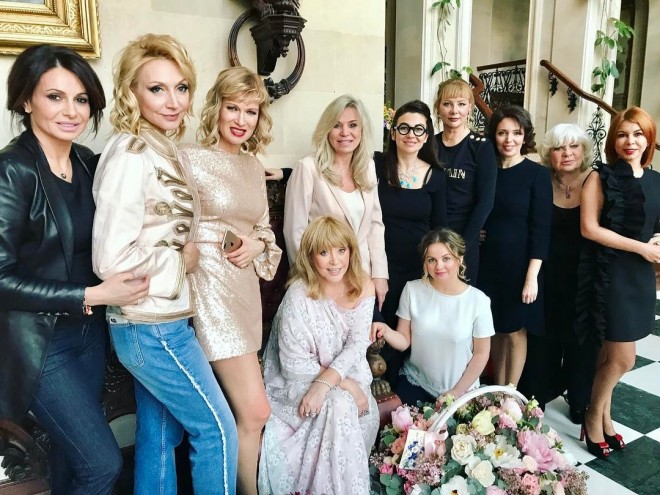 Maksimdən Alla Puqaçovanın 68 yaşına sürpriz - fotolar