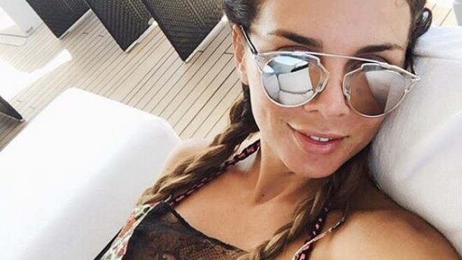 Anna Sedakovanın doğuşdan sonra ilk fotosu