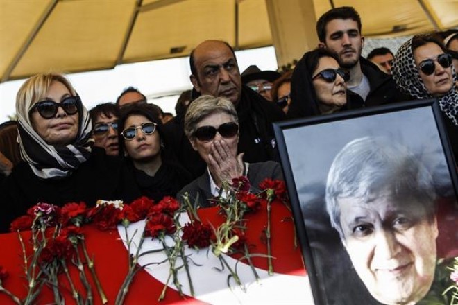 Məşhurlar türkiyəli aktyorun dəfnində - fotolar