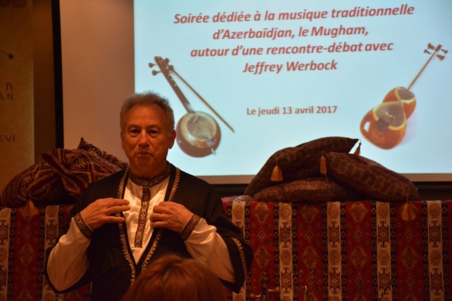 Amerikalı ifaçı Azərbaycan muğamıyla Parisi heyran etdi