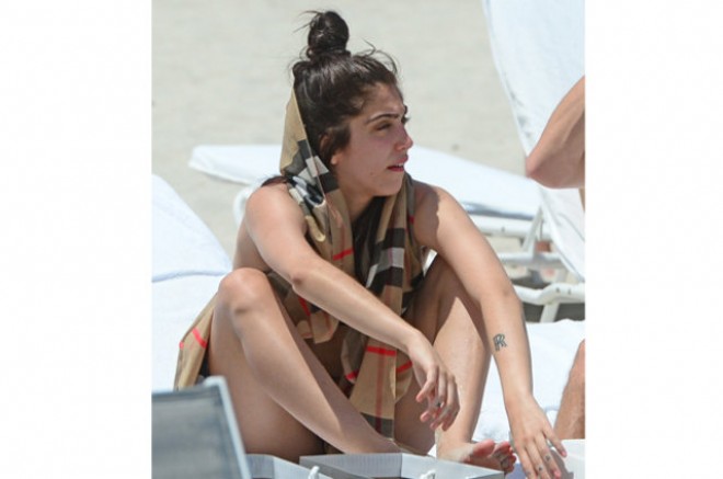 Madonnanın qızı çimərlikdə təəccübləndirdi - fotolar