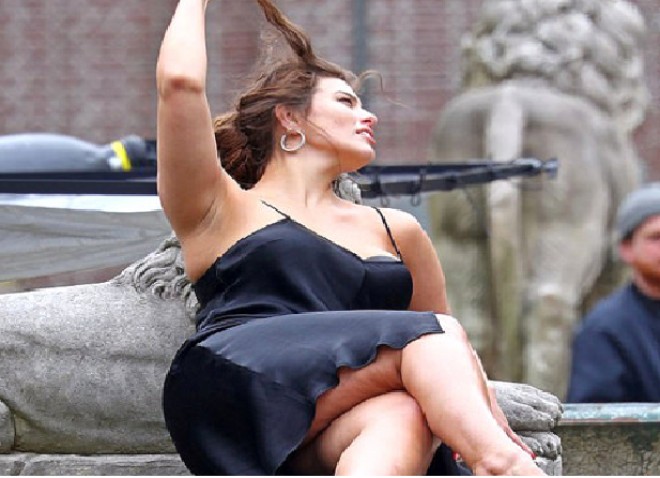 Cazibədar kök model sellülitləri ilə diqqət çəkdi