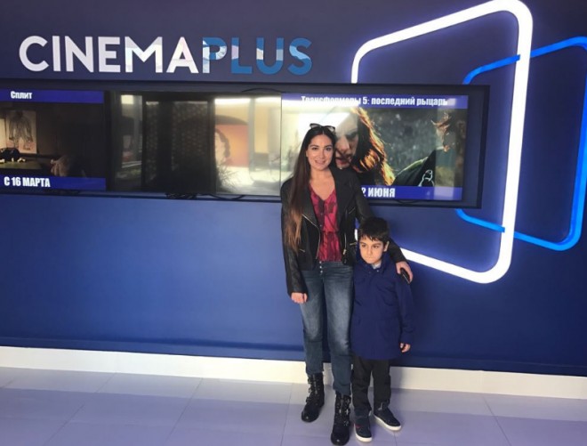 Arzu Əliyeva oğlu ilə kinoteatrda - foto