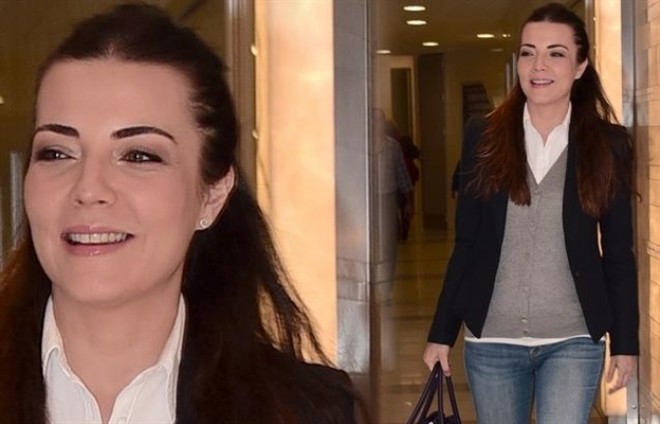 Hamilə aktrisa alış-veriş mərkəzində