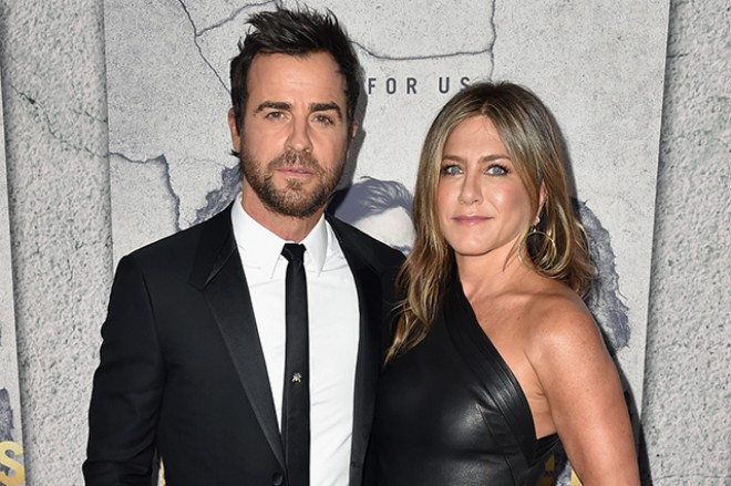 Cennifer Eniston təqdimatda Castin Terunu tək qoymadı - fotolar