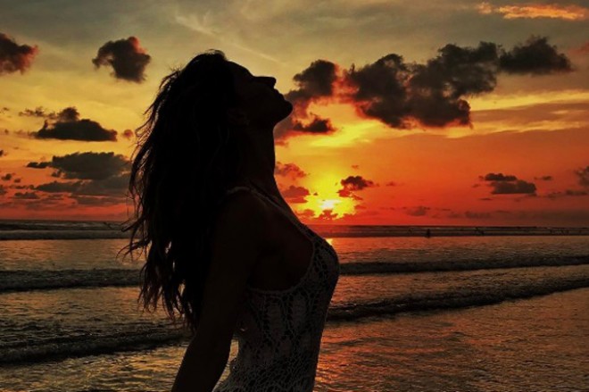 Jizel Bündhen sükutu pozdu - fotolar