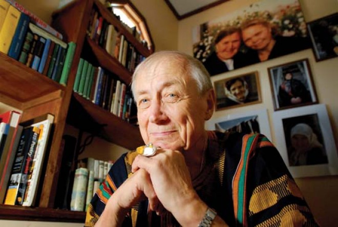 Məşhur rus şairinin vəziyyəti ağırdır