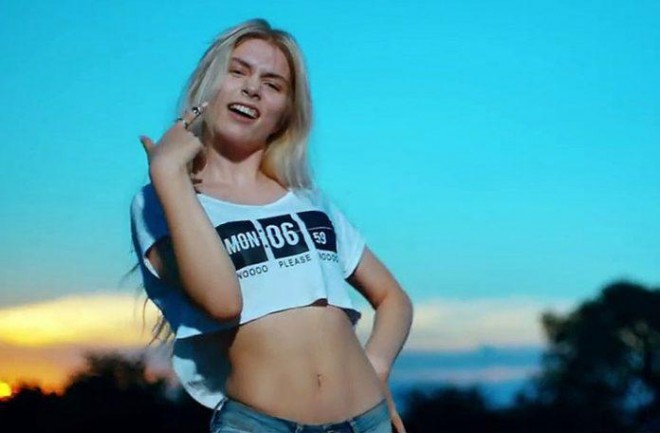 17 yaşlı müğənni əməliyyat olundu - fotolar