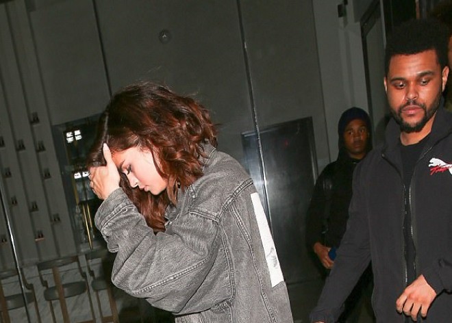 Məşhur cütlük romantik şam yeməyində