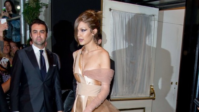 Cici Hadidin seksual obrazı- fotolar