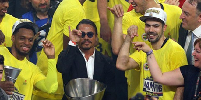 Nusret soyunma otağına girmək istədi, amma…