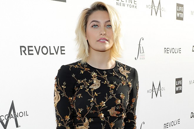 Cekson yarıçılpaq fotosunu paylaşdı - foto