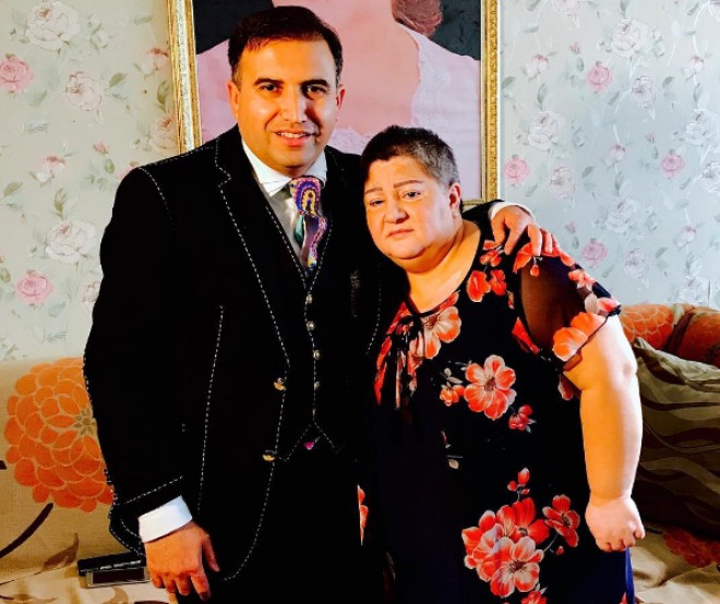 Hacı Nuran onurğa iflici keçirən xalq artistinə baş çəkdi