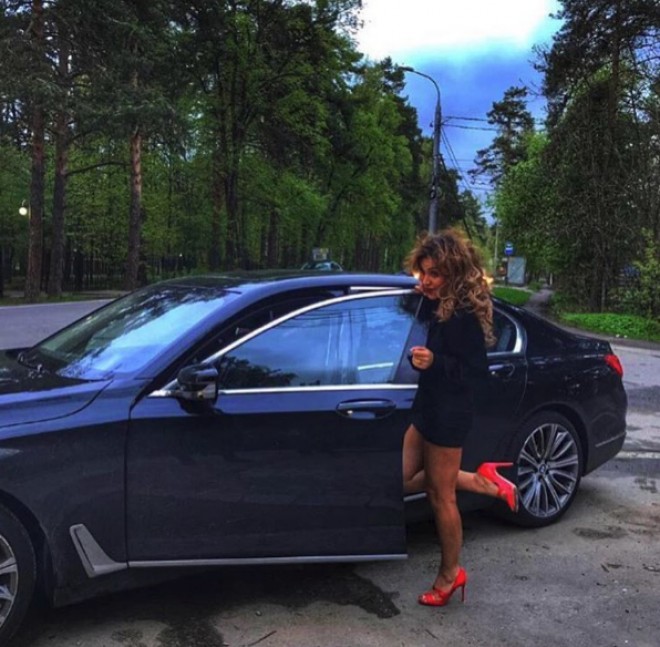 Qızı hazırladı, Rəqsanə İsmayılova geyindi - video