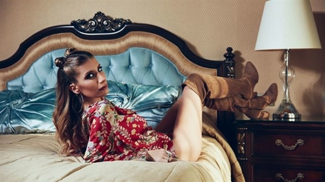 İrem Derici pulsuzluqdan şikayətləndi