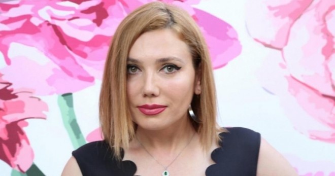 Aparıcı Lətafət qızı ilə - foto