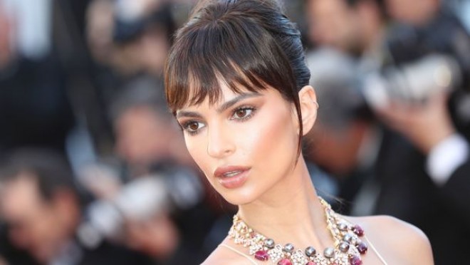 Sinəsini nümayiş etdirdi, sevgi etirafı aldı -&nbsp;foto