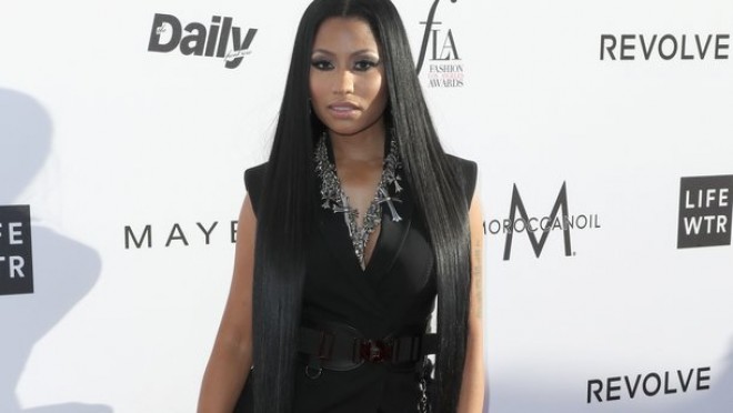 Niki Minaj bədənini nümayiş etdirdi - foto