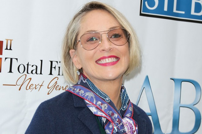 59 yaşlı Şeron Stoun “İlin anası” mükafatına layiq görüldü - fotolar