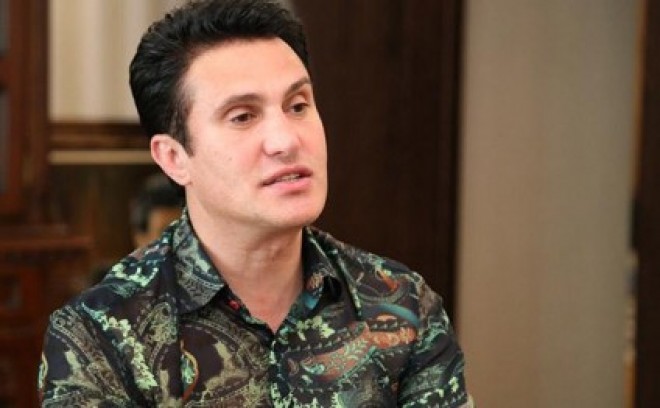 Nadir Qafarzadə: “Elə otur ki, sonra ordan gurultu ilə aşağı enməyəsən” 