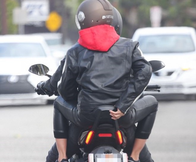 İrina Şeyk və sevgilisinin motosiklet gəzintisi - fotolar