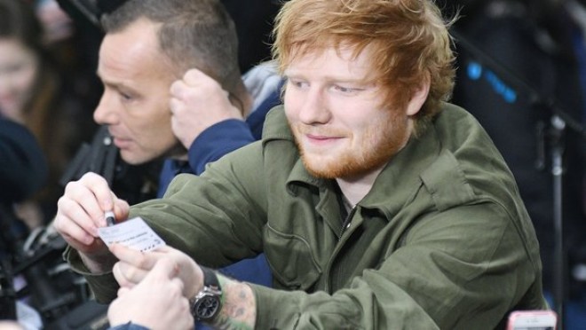 Ed Şeran “ Taxt oyunları” serialındakı rolundan danışdı
