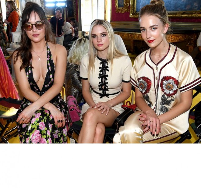 "Bozun 50 çaları"nın aktrisası tədbirə bacıları ilə qatıldı - fotolar