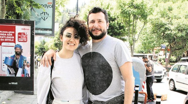 İbrahim Tatlısesin qızının sevgilisi onu küçədə öpdü